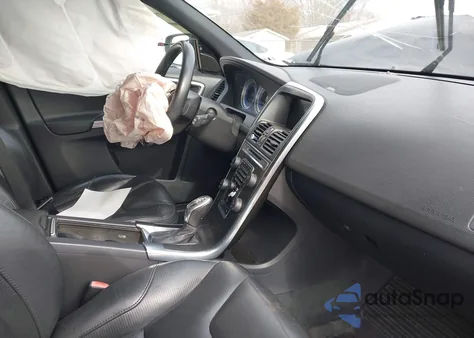 2013 Volvo Xc60 T6/T6 Platinum/T6 Premier Plus/T6 R-Design/T6 R-Design Platinum/T6 R-Design Premier Plus из США, поврежденный, VIN YV4902DZ8D2441393